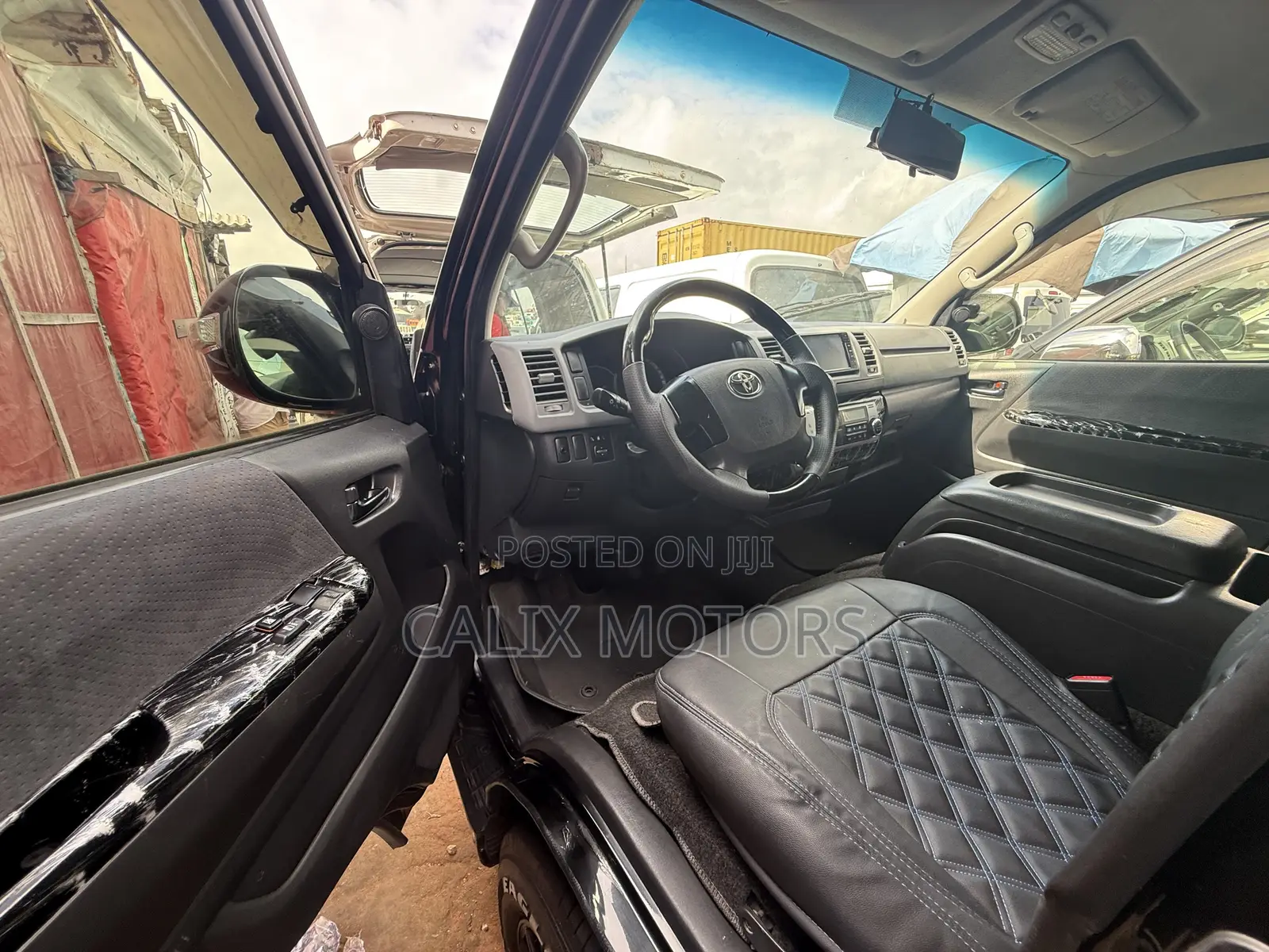 Toyota HiAce 2015 Black