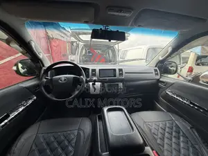 Toyota HiAce 2015 Black