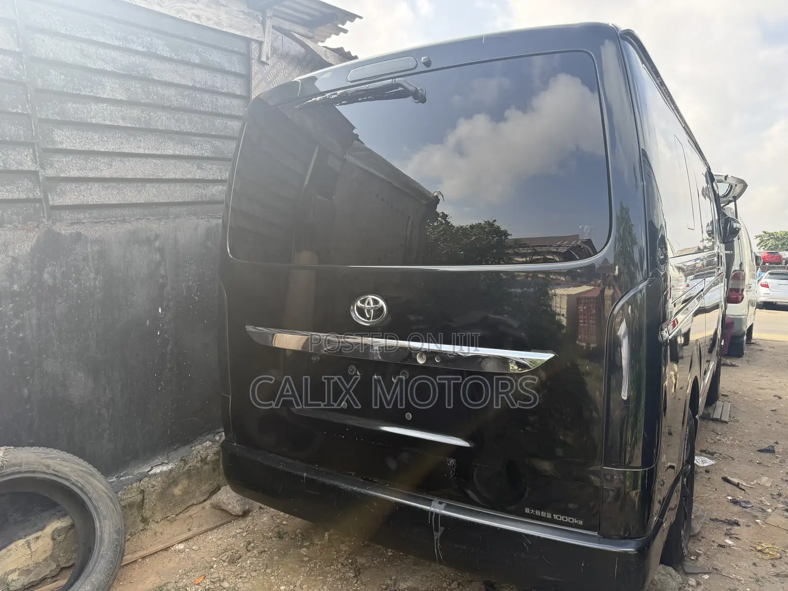 Toyota HiAce 2015 Black