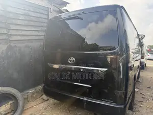 Toyota HiAce 2015 Black