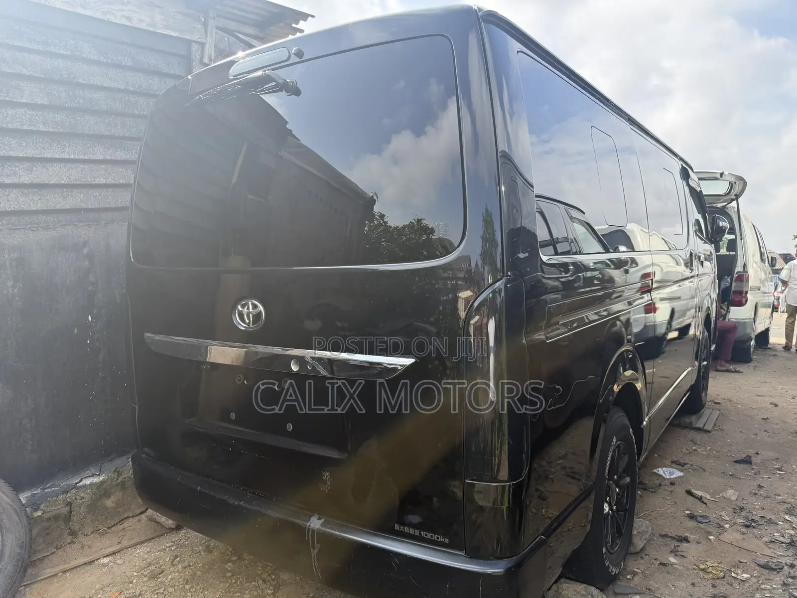 Toyota HiAce 2015 Black