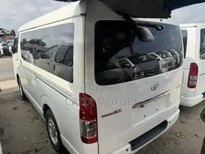 Toyota HiAce 2013 White
