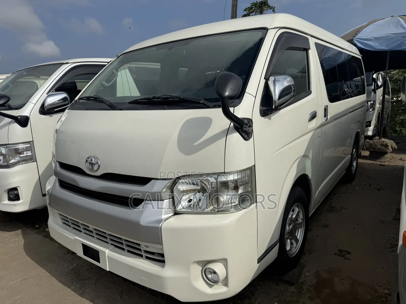 Toyota HiAce 2013 White