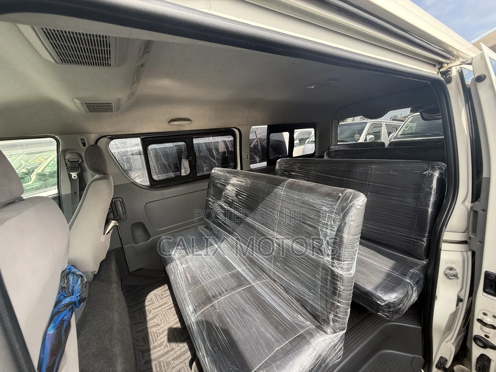 Toyota HiAce 2013 White