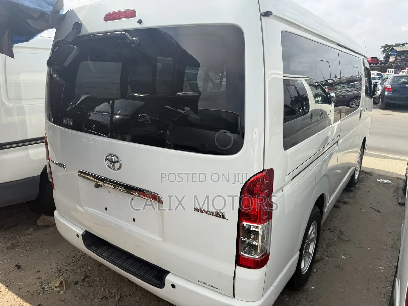 Toyota HiAce 2013 White