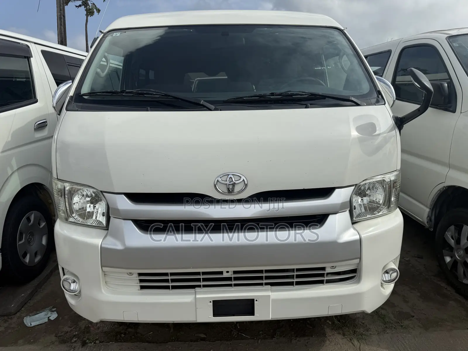 Toyota HiAce 2013 White