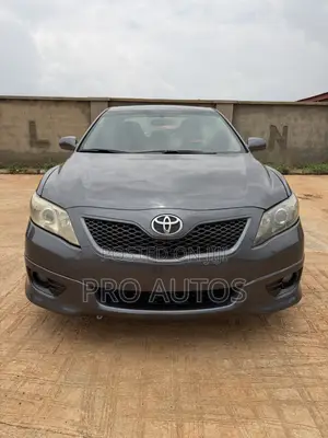 Toyota Camry SE 4dr Sedan (2.5L 4cyl 6A) 2011 Gray