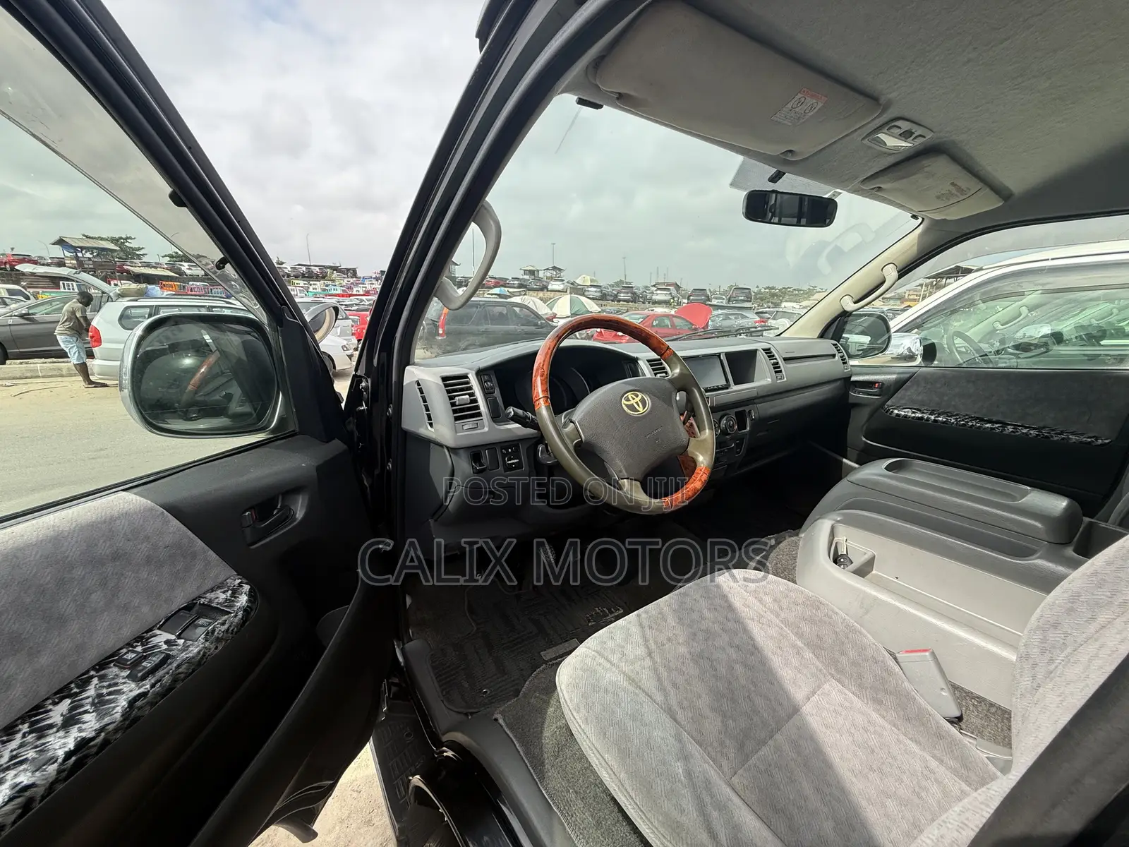 Toyota HiAce 2012 Black
