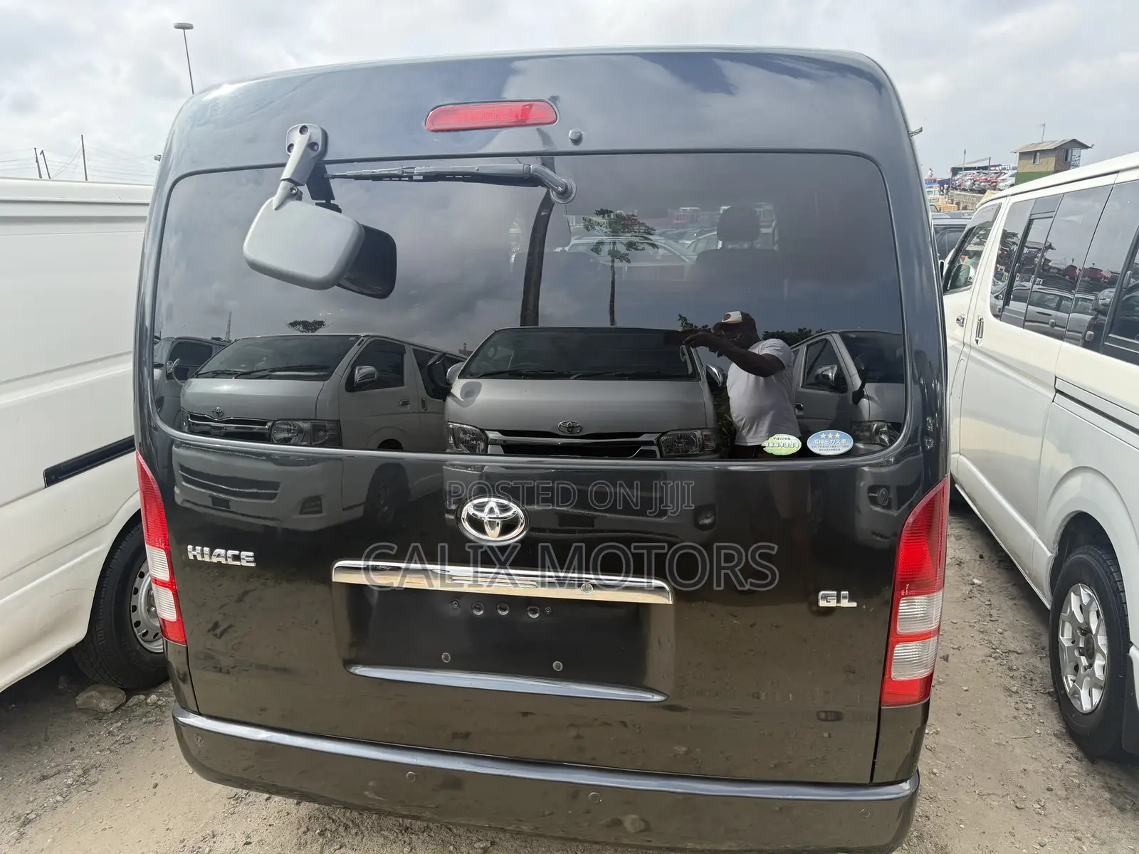 Toyota HiAce 2012 Black