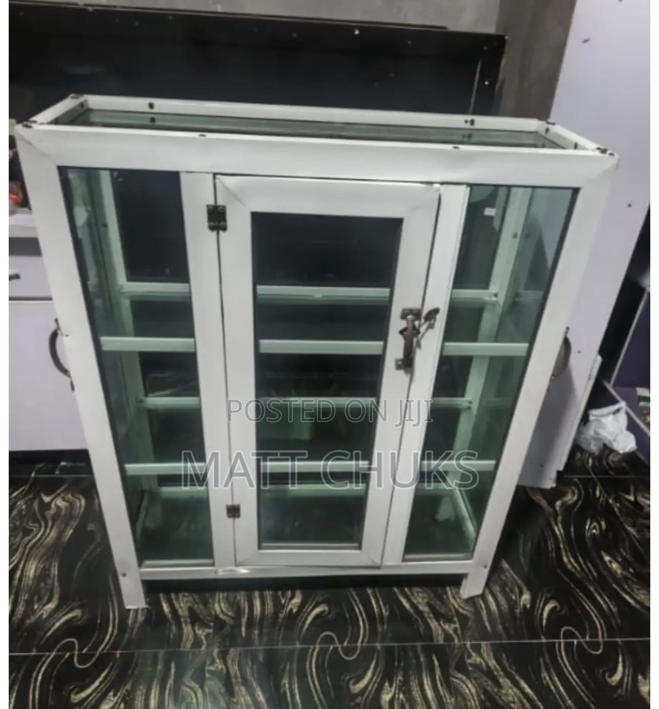 Three Steps Showglass