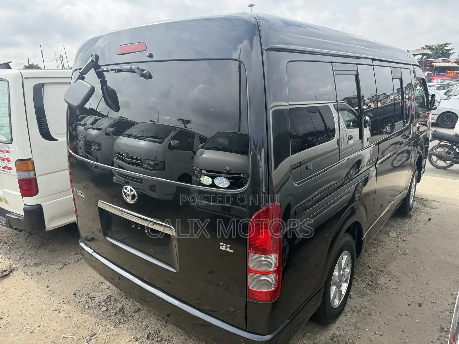 Toyota HiAce 2012 Black