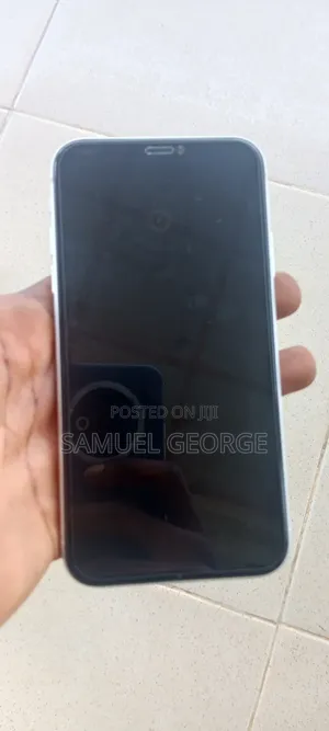 Apple iPhone XR 64 GB White
