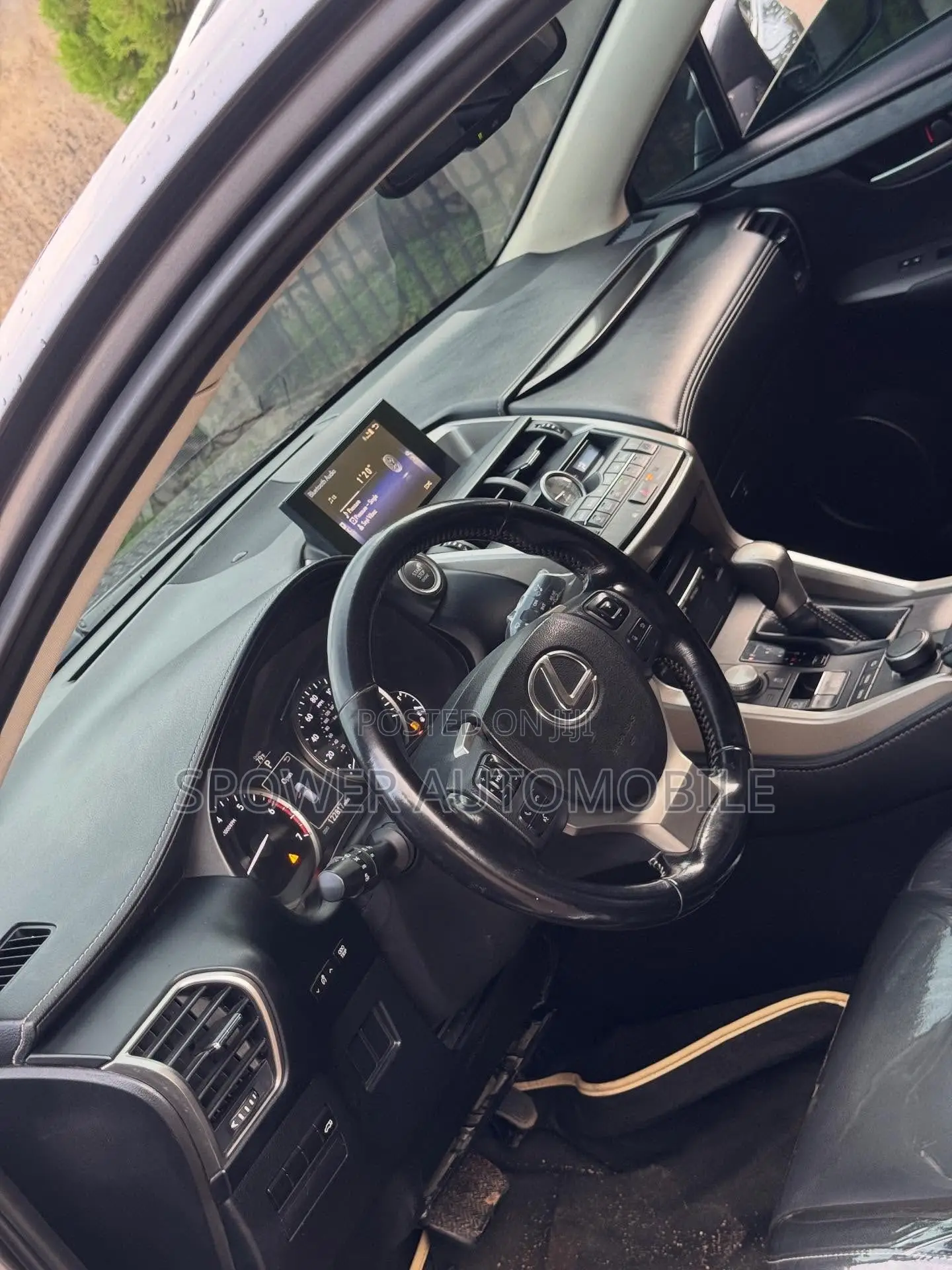 Lexus NX 2017 Silver