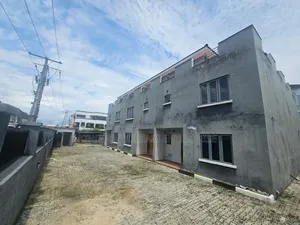 3bdrm Townhouse / Terrace in Bera Estate Chevron for rent
