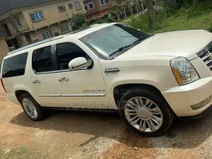 Cadillac Escalade ESV 2008 White