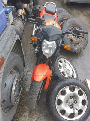 Bajaj Avenger 150 Street 2017 Orange