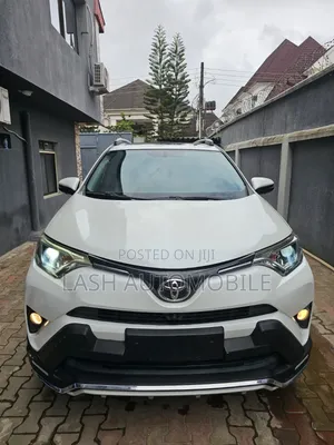 Toyota RAV4 2017 White