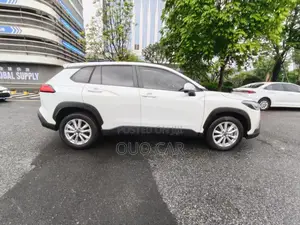 Toyota Corolla Cross XLE 2WD 2024 White