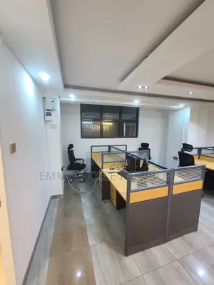 6 Unit Office Workstation Desk With Ergonomic Mesh Chairs