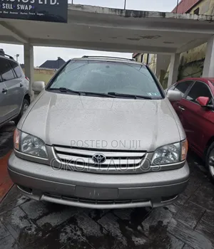 Toyota Sienna LE 2002 Silver
