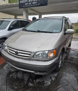 Toyota Sienna LE 2002 Silver