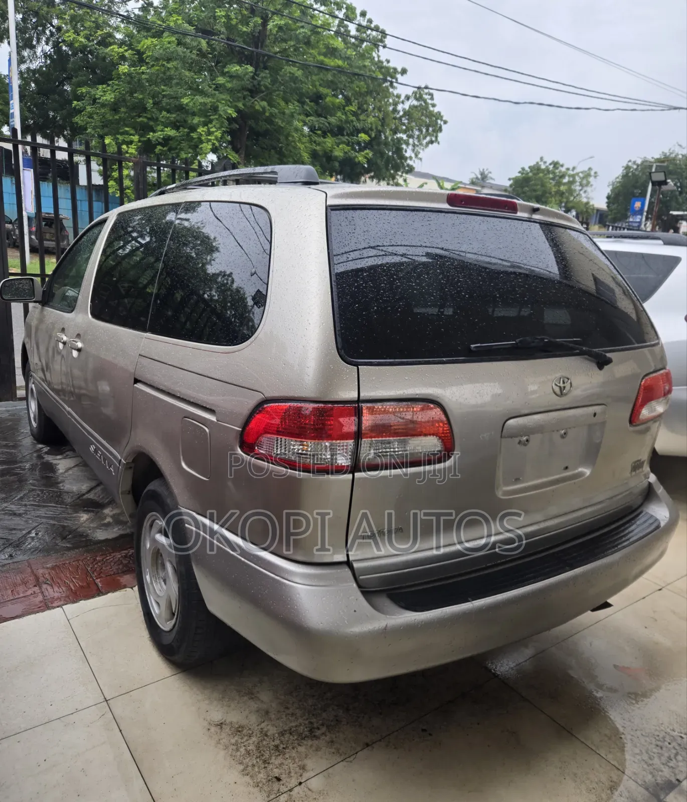 Toyota Sienna LE 2002 Silver