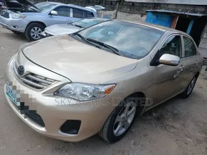 Toyota Corolla 2012 Gold