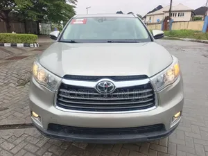 Toyota Highlander Limited V6 4x4 (3.5L 6cyl 6A) 2016 Gold