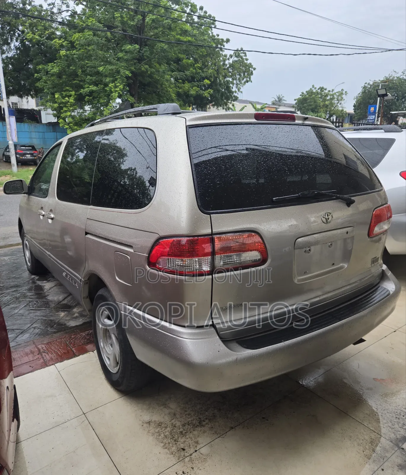 Toyota Sienna LE 2002 Silver