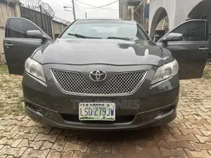 Toyota Camry SE 4dr Sedan (2.4L 4cyl 5A) 2009 Gray