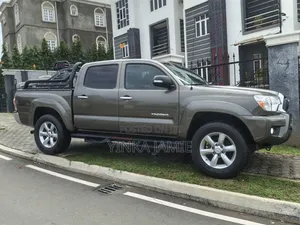 Toyota Tacoma 2015 Red