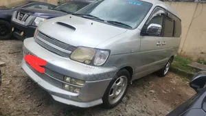 Toyota Noah 2018 Silver