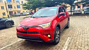 Toyota RAV4 XLE FWD (2.5L 4cyl 6A) 2017 Red