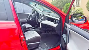 Toyota RAV4 XLE FWD (2.5L 4cyl 6A) 2017 Red