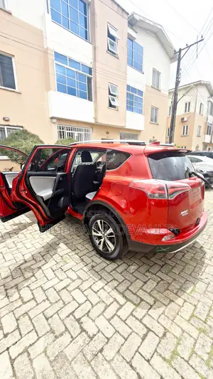 Toyota RAV4 XLE FWD (2.5L 4cyl 6A) 2017 Red