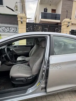 Hyundai Sonata Base Sedan FWD (2.4L 4cyl 6A) 2017 Silver