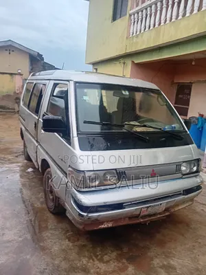 Mitsubishi L300 1998 Silver
