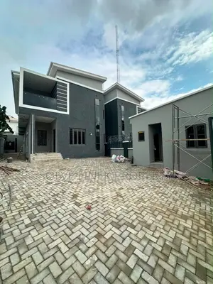4bdrm Duplex in Garki for rent