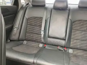 Hyundai Sonata Base Sedan FWD (2.4L 4cyl 6A) 2016