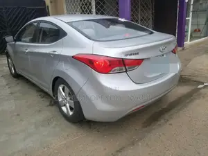 Hyundai Elantra GLS Sedan FWD (1.8L 4cyl 6A) 2013 Silver
