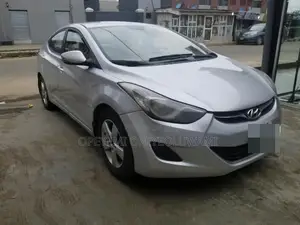 Hyundai Elantra GLS Sedan FWD (1.8L 4cyl 6A) 2013 Silver