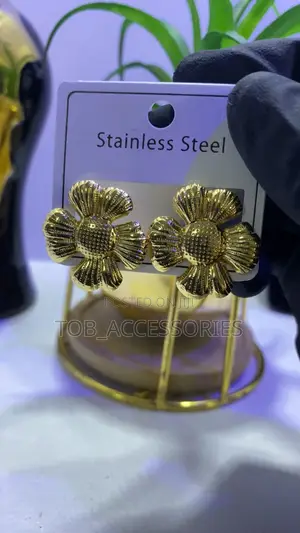 Flower Shape Stud Earring
