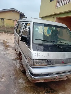 Mitsubishi L300 1998 Silver