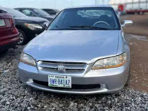 Honda Accord 2000 Silver