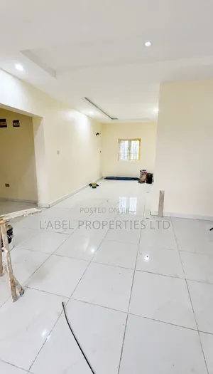 3bdrm Block of Flats in Gaduwa District for rent