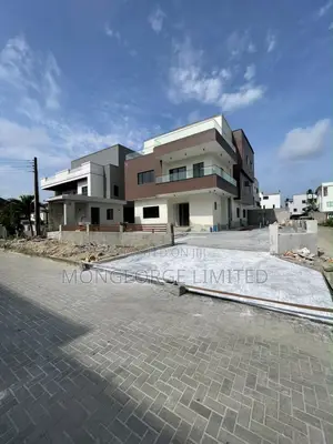 5bdrm Duplex in Lekki for sale