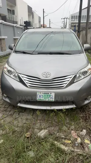 Toyota Sienna LE 7 Passenger 2011 Gray