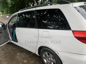 Toyota Sienna LE AWD 2005 White