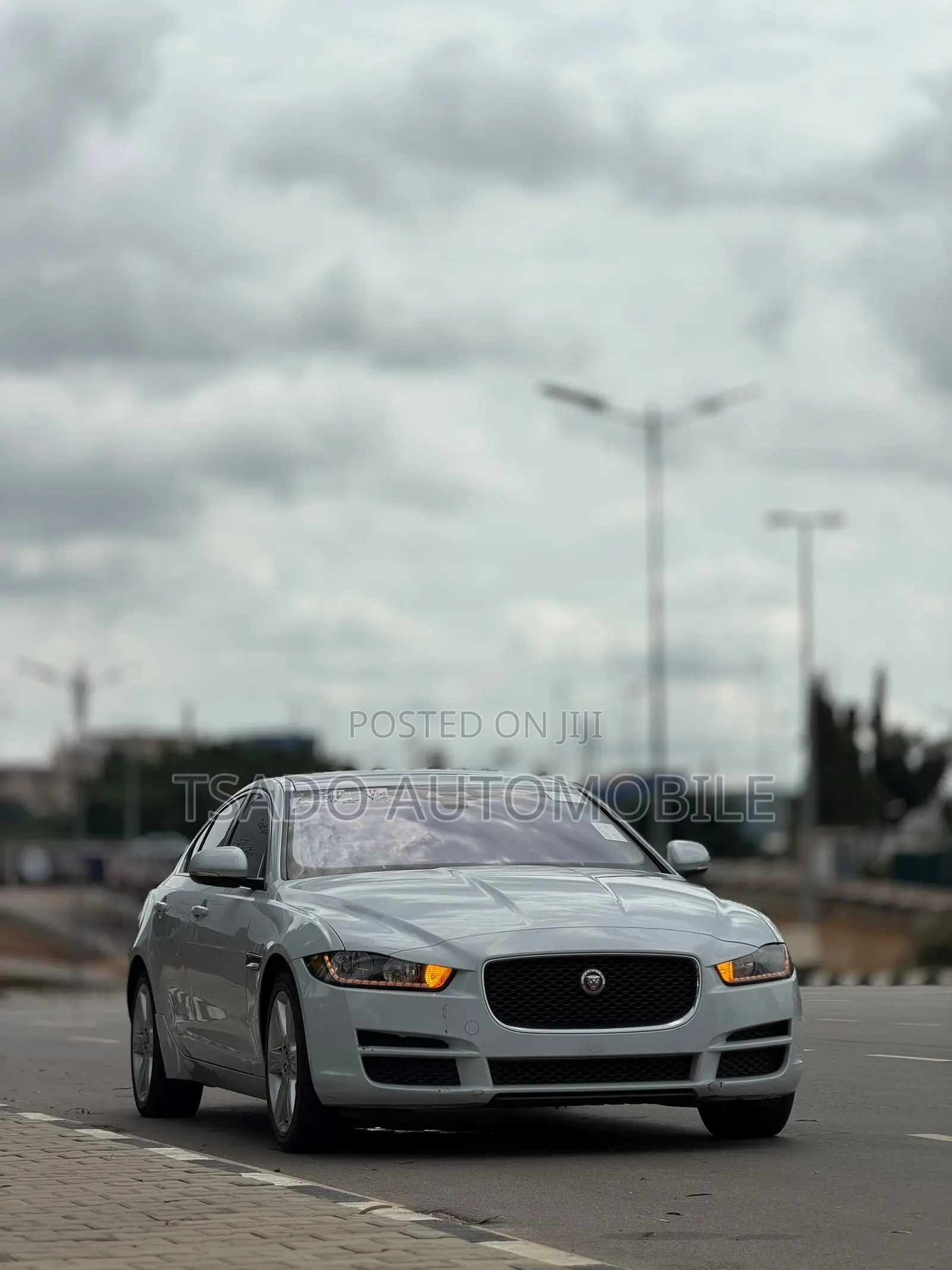 Jaguar XE 2017 Silver