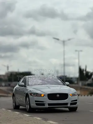 Jaguar XE 2017 Silver